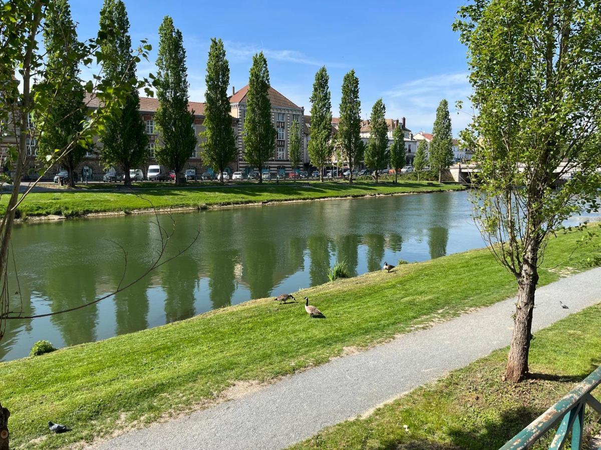 Appartamento Le Voltaire Melun Esterno foto