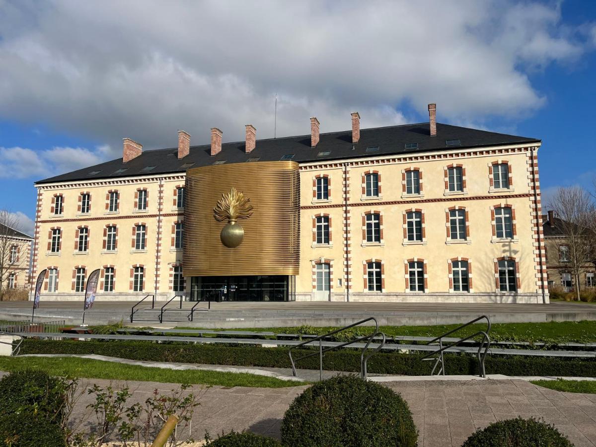 Appartamento Le Voltaire Melun Esterno foto