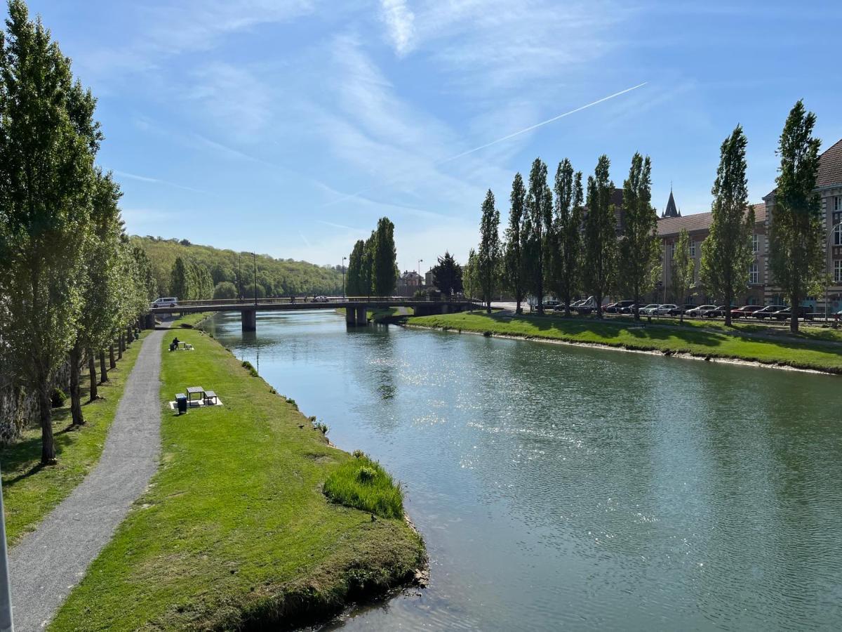Appartamento Le Voltaire Melun Esterno foto